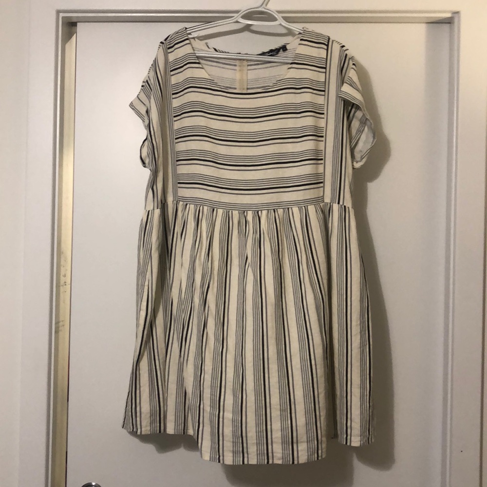 Strip swing flowing dress